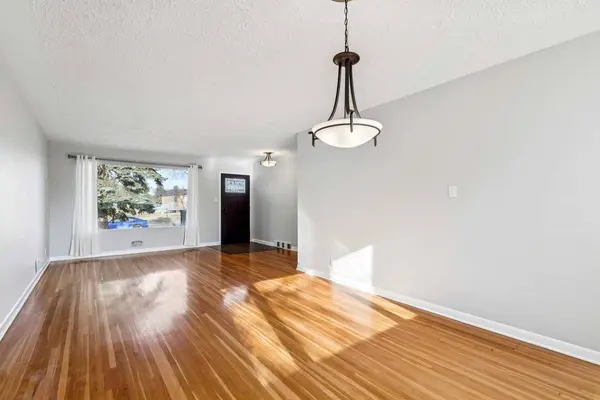 719 49 AVE SW, Calgary, AB T2G 1G7