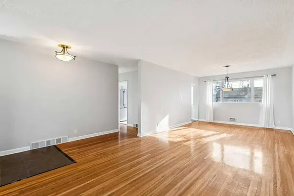 719 49 AVE SW, Calgary, AB T2G 1G7