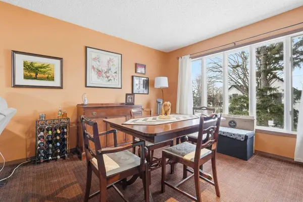 2532 7 AVE NW, Calgary, AB T2N 1A4