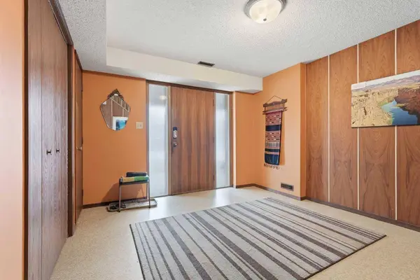 2532 7 AVE NW, Calgary, AB T2N 1A4