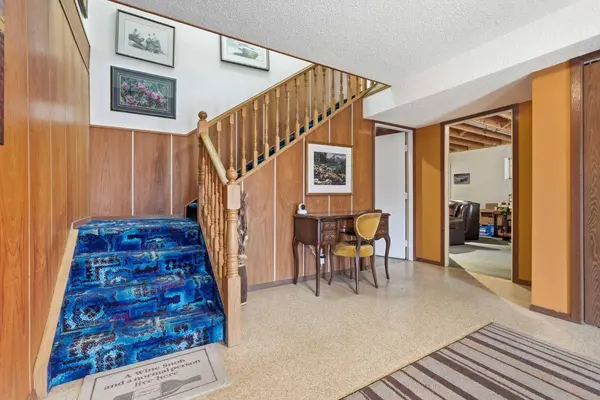 2532 7 AVE NW, Calgary, AB T2N 1A4