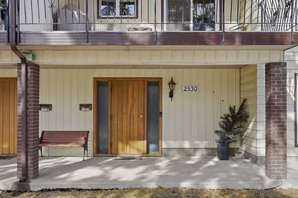 2532 7 AVE NW, Calgary, AB T2N 1A4