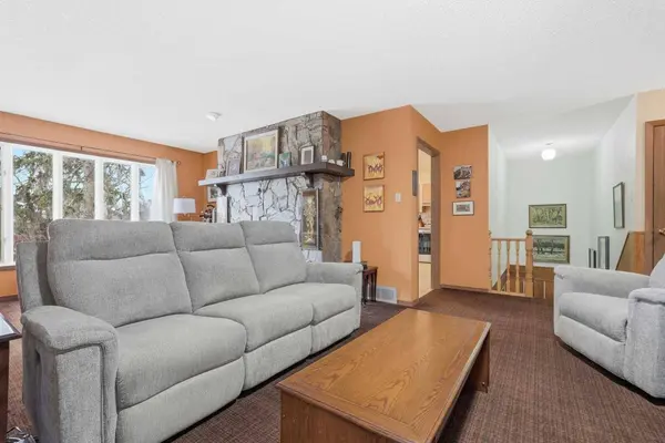 2532 7 AVE NW, Calgary, AB T2N 1A4