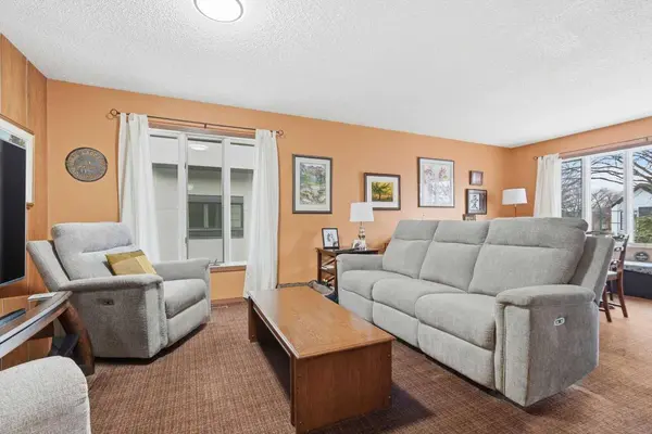 2532 7 AVE NW, Calgary, AB T2N 1A4