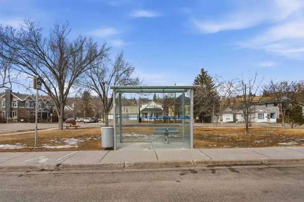 938 5A ST NW, Calgary, AB T2N 1R6