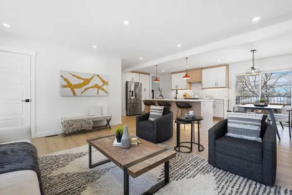 8616 7 ST SW, Calgary, AB T2V 1G9