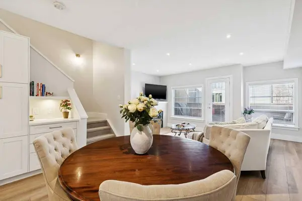 1935 35 ST SW #7, Calgary, AB T3E 2X4