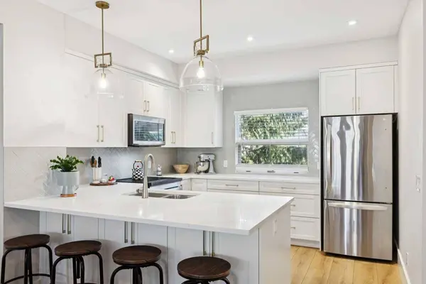 1935 35 ST SW #7, Calgary, AB T3E 2X4