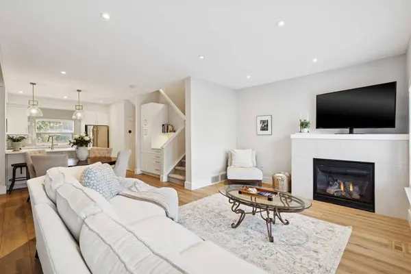 1935 35 ST SW #7, Calgary, AB T3E 2X4