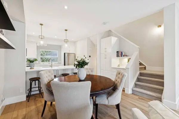 1935 35 ST SW #7, Calgary, AB T3E 2X4