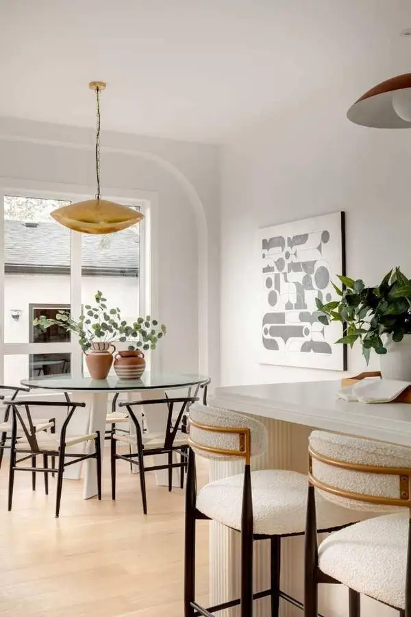 8812 33 AVE NW, Calgary, AB T3B 1M5