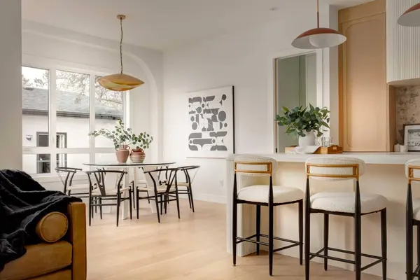 8812 33 AVE NW, Calgary, AB T3B 1M5