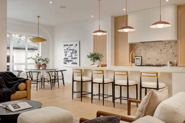 8812 33 AVE NW, Calgary, AB T3B 1M5