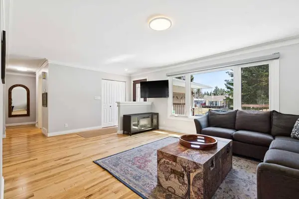734 Oakhill PL SW, Calgary, AB T2V 3X9