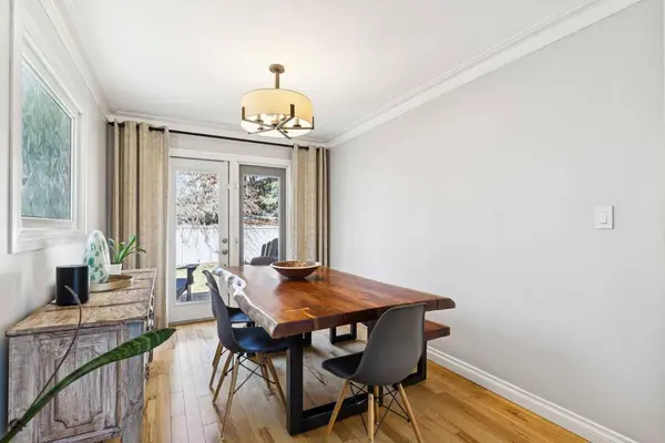 734 Oakhill PL SW, Calgary, AB T2V 3X9