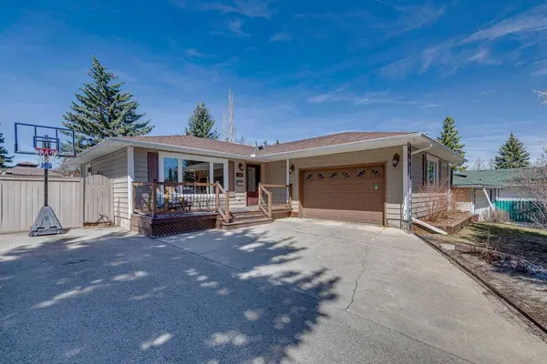 734 Oakhill PL SW, Calgary, AB T2V 3X9