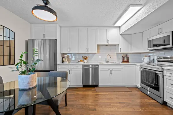6223 31 AVE NW #404, Calgary, AB T3B 3X2