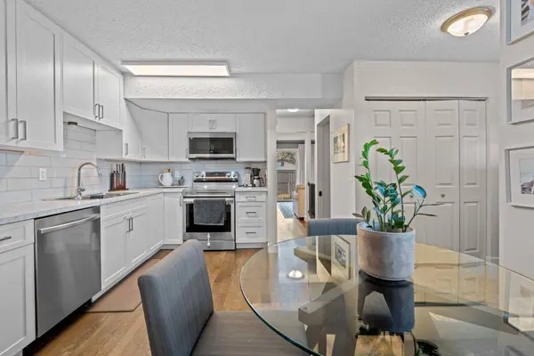 6223 31 AVE NW #404, Calgary, AB T3B 3X2