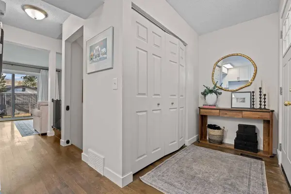 6223 31 AVE NW #404, Calgary, AB T3B 3X2
