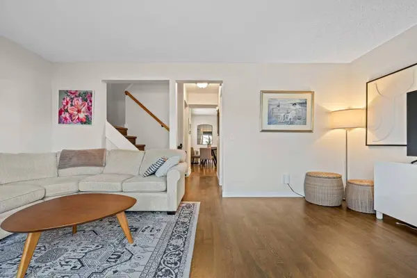 6223 31 AVE NW #404, Calgary, AB T3B 3X2
