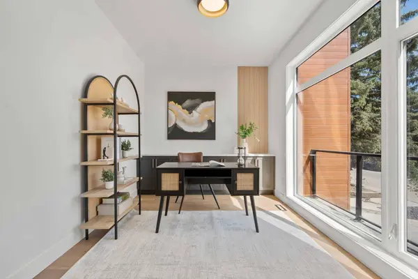 422 36 AVE NW, Calgary, AB T2K 0C3