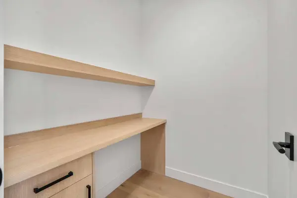 422 36 AVE NW, Calgary, AB T2K 0C3