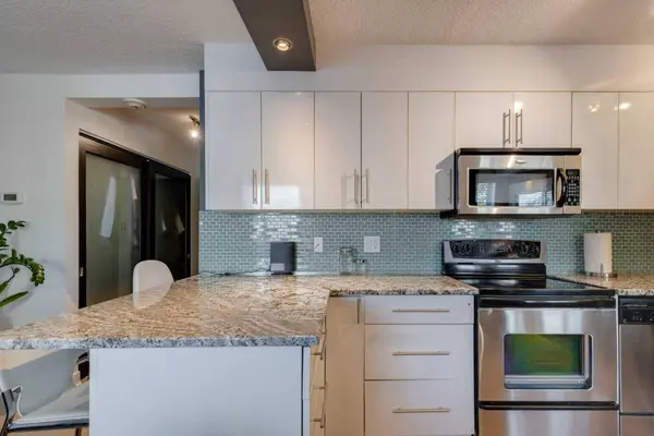 1904 10 ST SW #304, Calgary, AB T2T 3G1