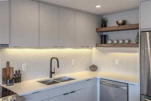 1330 15 AVE SW #407, Calgary, AB T3C 3N7
