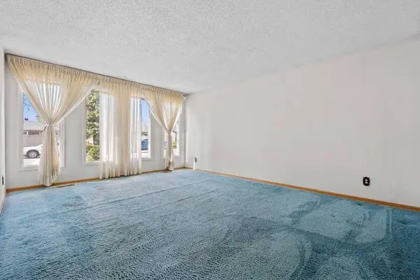 5220 Grove Hill RD SW, Calgary, AB T3E 4G6