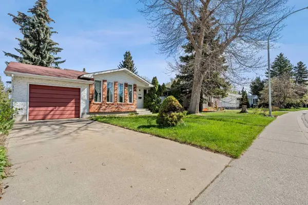 5220 Grove Hill RD SW, Calgary, AB T3E 4G6