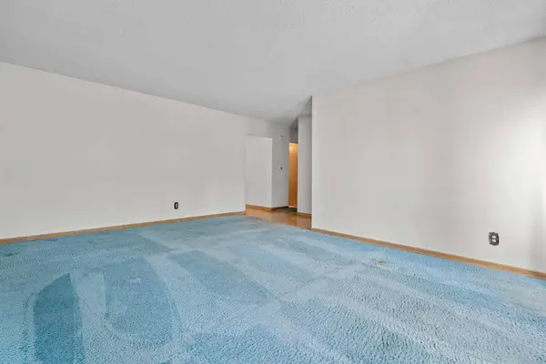 5220 Grove Hill RD SW, Calgary, AB T3E 4G6