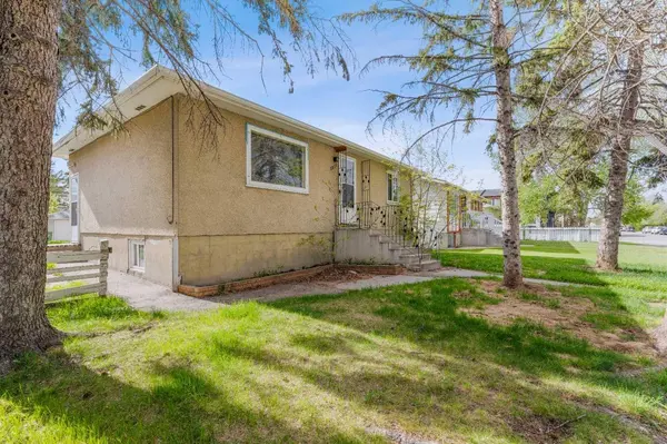 2211 41 ST SE, Calgary, AB T2B 1C8