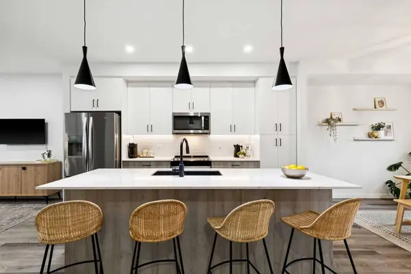 44 Creekside BLVD SW, Calgary, AB T2X 4R1