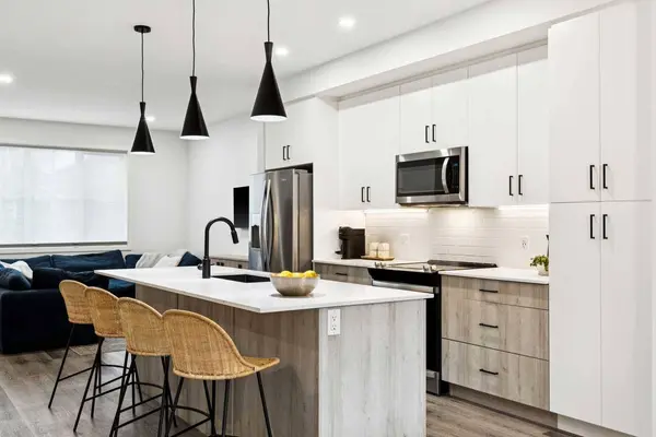 44 Creekside BLVD SW, Calgary, AB T2X 4R1