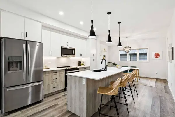 44 Creekside BLVD SW, Calgary, AB T2X 4R1