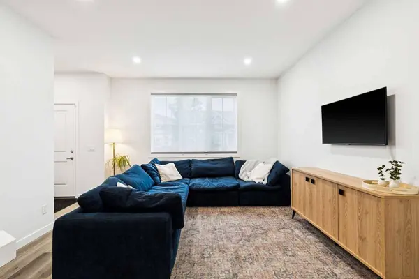 44 Creekside BLVD SW, Calgary, AB T2X 4R1