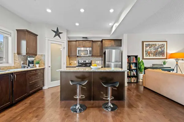 1916 36 ST SW #3, Calgary, AB T3E 2Y9