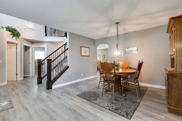 274 Mt Assiniboine PL SE, Calgary, AB T2Z 2N5