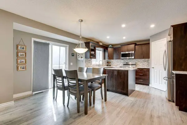 274 Mt Assiniboine PL SE, Calgary, AB T2Z 2N5