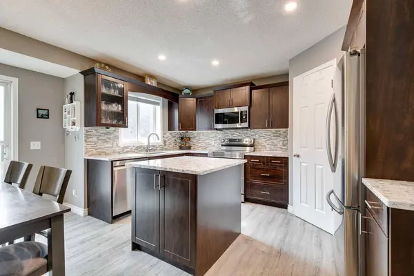 274 Mt Assiniboine PL SE, Calgary, AB T2Z 2N5