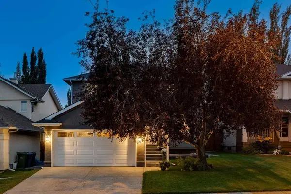 274 Mt Assiniboine PL SE, Calgary, AB T2Z 2N5