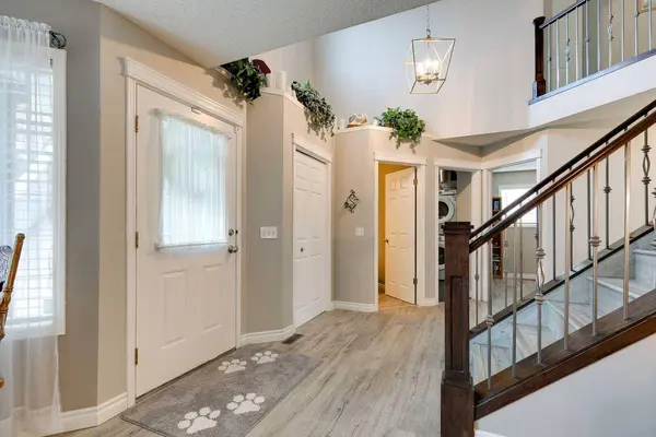 274 Mt Assiniboine PL SE, Calgary, AB T2Z 2N5