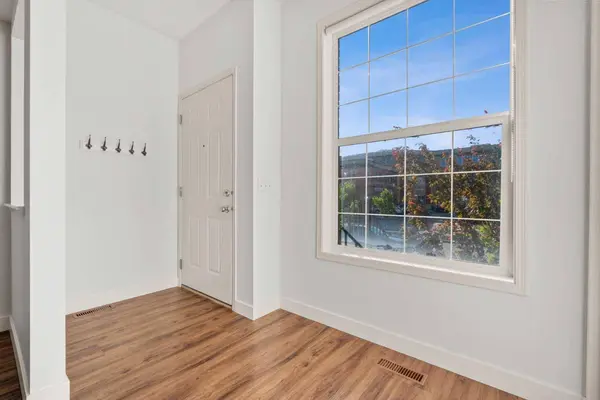 29 Springborough BLVD SW #21, Calgary, AB T2H 5V7