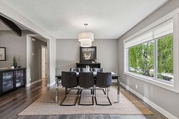 4024 Grove Hill RD SW, Calgary, AB T3E 4E6