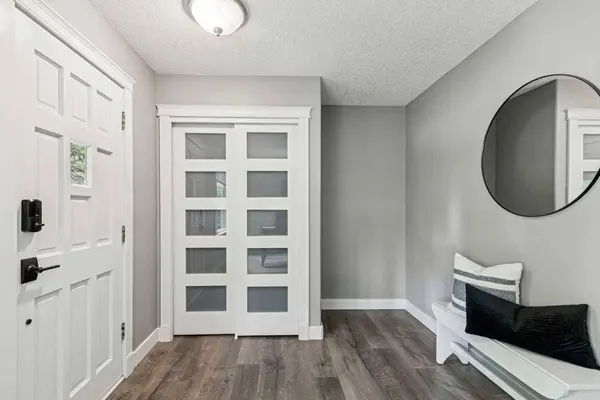 4024 Grove Hill RD SW, Calgary, AB T3E 4E6
