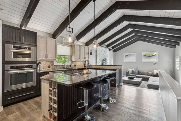 4024 Grove Hill RD SW, Calgary, AB T3E 4E6