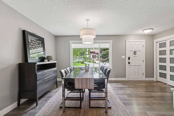 4024 Grove Hill RD SW, Calgary, AB T3E 4E6