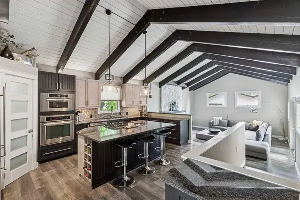 4024 Grove Hill RD SW, Calgary, AB T3E 4E6