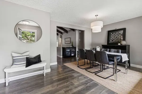 4024 Grove Hill RD SW, Calgary, AB T3E 4E6