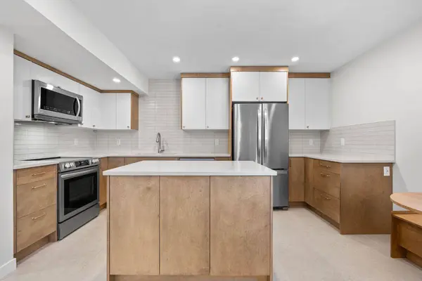 6223 31 AVE NW #411, Calgary, AB T3B 1J8